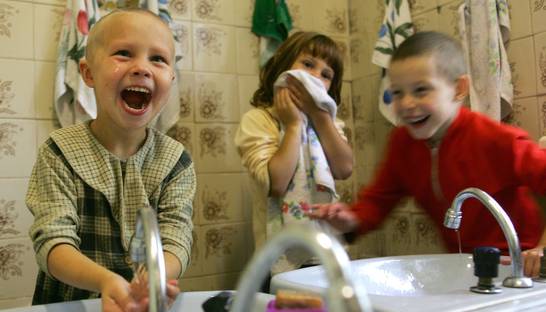 В Украине стало меньше сирот (ИНФОГРАФИКА)