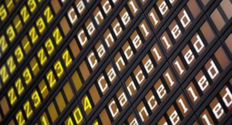 Аэропорт Дюссельдорфа закрыли из-за "бомбы" с мукой и корицей