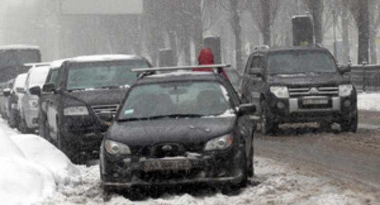Власти Киева предложили ввести зимой парковку по четным и нечетным дням