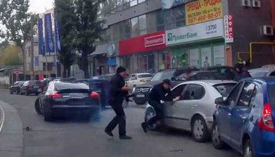 День в фото: В Киеве стреляли, разбивались и переезжали людей