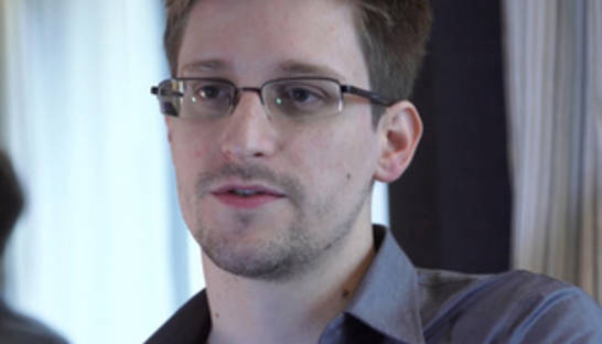 Сноуден путешествует по России, но в ближайшее время может устроиться на работу