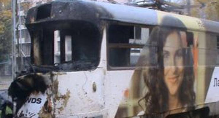 В Харькове трамвай столкнулся с бетономешалкой и загорелся