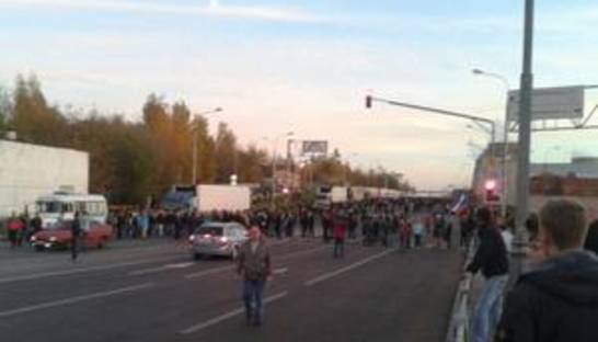 Участники беспорядков в Москве прорвались на овощебазу: к месту событий выдвигаются футбольные фанаты