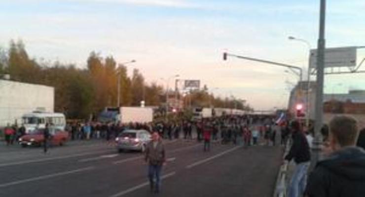 Участники беспорядков в Москве прорвались на овощебазу: к месту событий выдвигаются футбольные фанаты