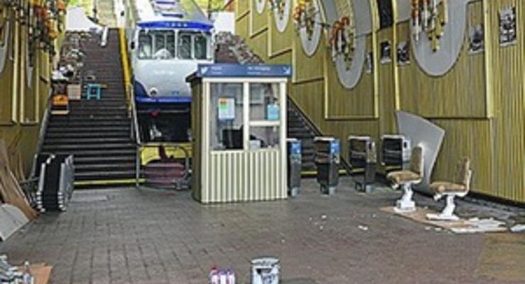 После ремонта: фуникулер в Киеве поменял цвет вагонов