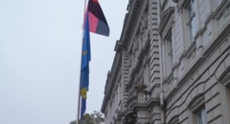 В честь годовщины УПА Львовский облсовет вывесил красно-черные флаги