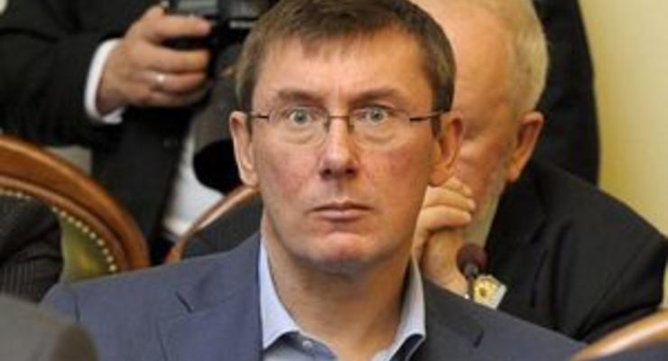 Луценко не будет покидать Украину из-за обжалования указа о его помиловании