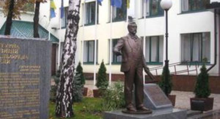 В Днепропетровске открыли памятник Альфреду Нобелю