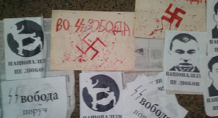 В Киеве офис Свободы обрисовали свастикой
