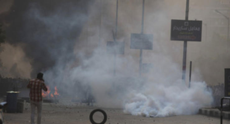 В Каире силовики разгоняют сторонников Мурси слезоточивым газом