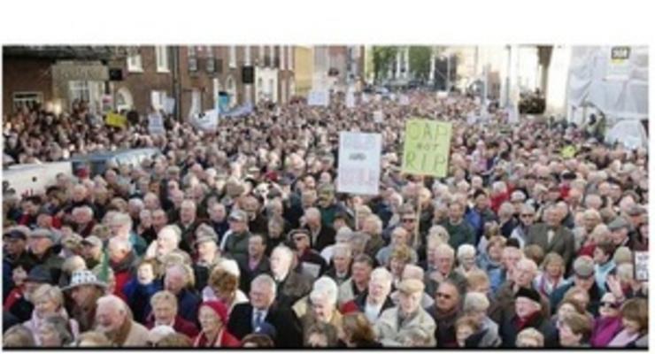 В Ирландии пенсионеры протестуют против сокращения пособий
