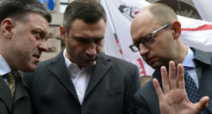Фотогалерея: Оппозиции вход воспрещен. Милиция не пустила Кличко, Яценюка и Тягнибока на заседание Киевсовета