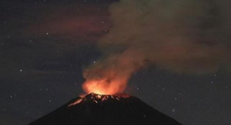 В Италии вулкан Этна вновь возобновил свою активность