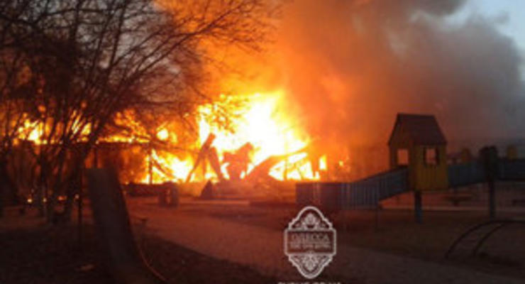 Крупный пожар в Одессе охватил почти весь рынок Селянка