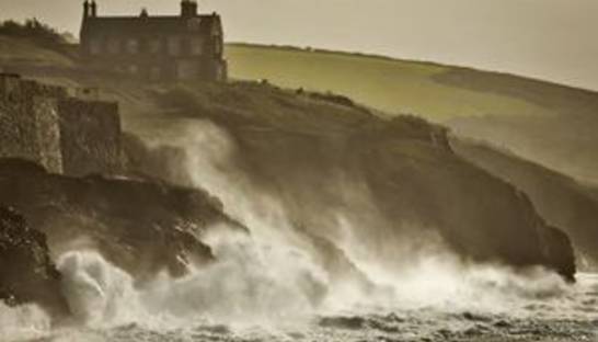 Из-за мощного шторма прервано паромное сообщение через Ла-Манш