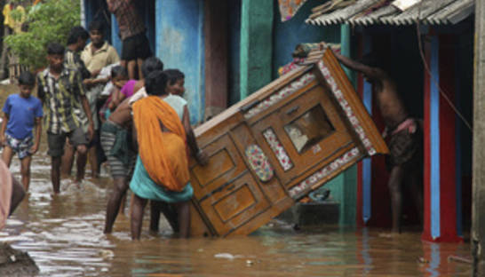 В результате наводнения в Индии погибли 50 человек, более миллиона пострадали