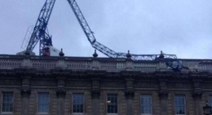 На здание канцелярии премьер-министра Великобритании упал строительный кран