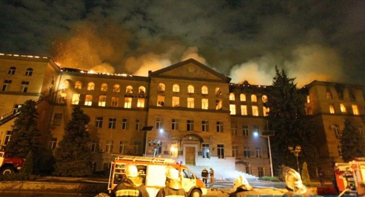 День в ФОТО: как горел университет и протестовали школы