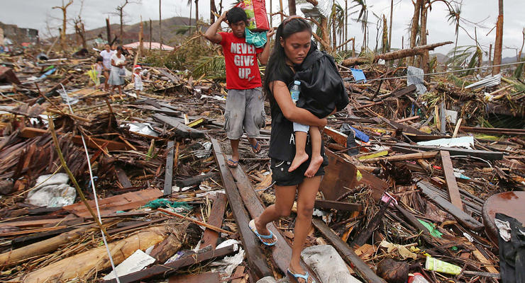 К Филиппинам приближается еще одна буря