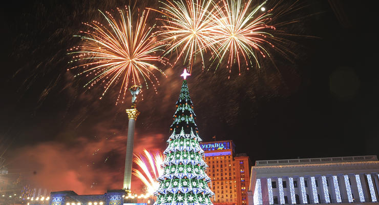 В Киеве уже монтируют новогоднюю елку (ФОТО)