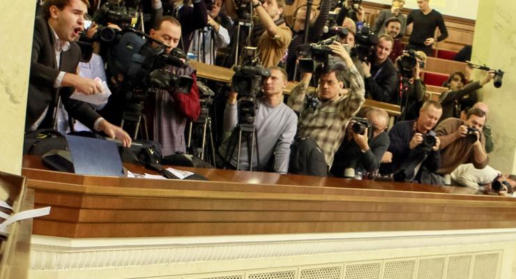 В парламенте ужесточили условия допуска журналистов в ложу прессы