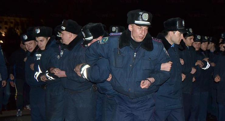 Міліція знесла намети на Євромайдані в Миколаєві, є постраждалі - ЗМІ