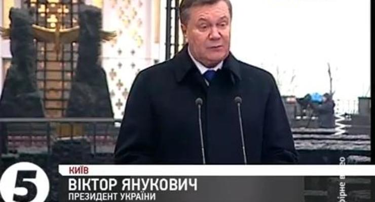 Янукович почтил память жертв Голодомора и призвал украинцев к единству