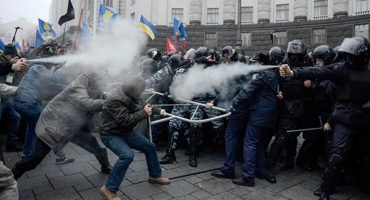 Никто в Европе не воспринимает это как трагедию: Власть игнорирует массовые протесты украинцев - СМИ