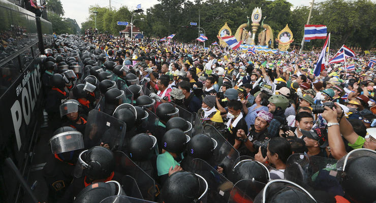 Многотысячные протесты в Бангкоке. Власти Таиланда заявляют, что на отдых туристов это не влияет