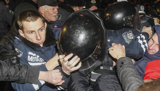 Под покровом ночи. Фоторепортаж со штурма Евромайдана в Киеве