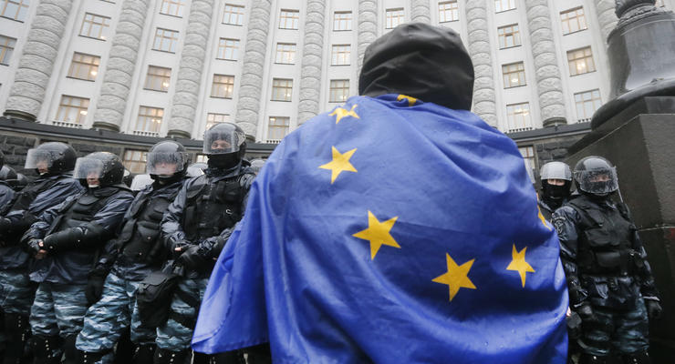 Евромайдан под Кабмином: фото протестов 25 ноября
