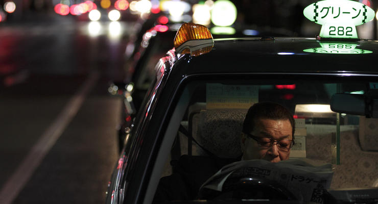 В Токио появились такси, напоминающие пассажирам о забытых вещах