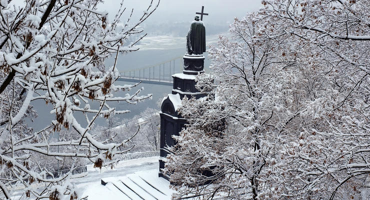 К снегопаду в Киеве уже подготовили 50 БТРов