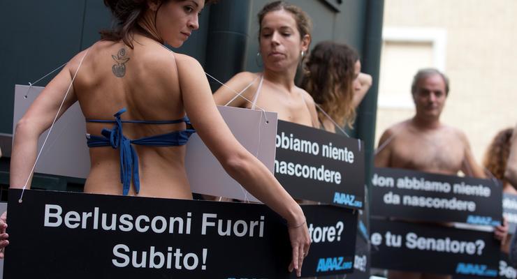 Берлускони исключили из сената Италии