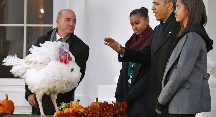 День в фото: Индейка для Обамы и галстук для Кличко
