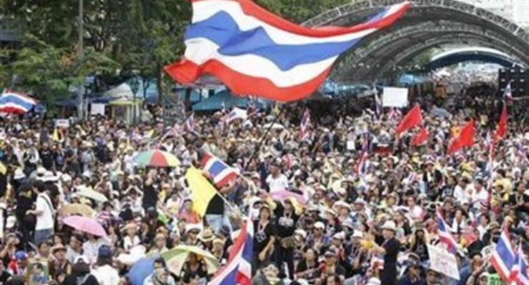 В Таиланде протестующие прорвались в комплекс минобороны
