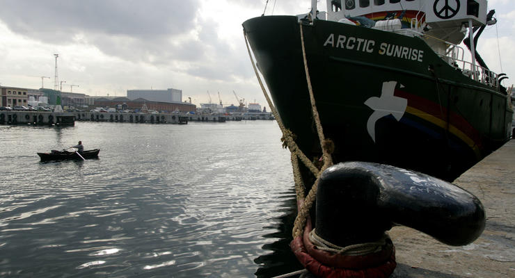 Власти Голландии собрали залог за активистов Greenpeace