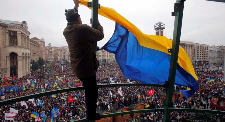 Фотогалерея: Сотни тысяч на Майдане и штурм Банковой