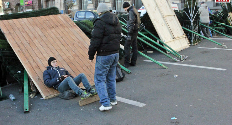 День в фото: баррикады на Майдане, огонь и кровь под АП