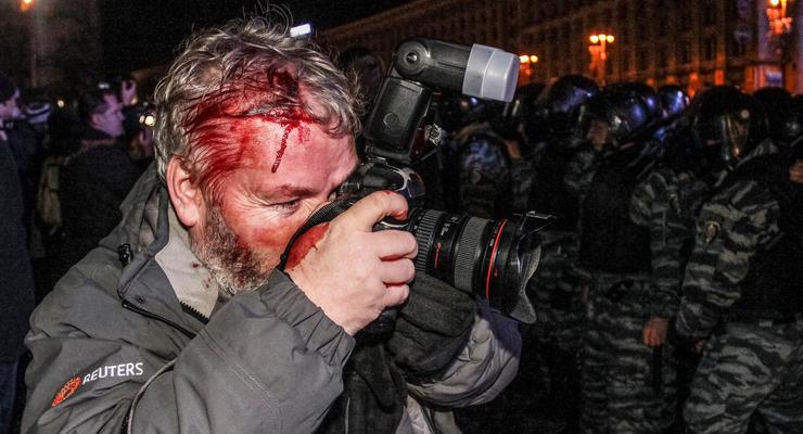 Как это было. Фото с Майдана за полчаса до и после разгона митингующих Беркутом