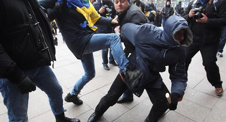 Янукович возмущен захватом митингующими админзданий