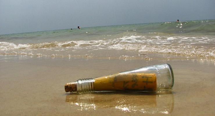 В Чили подросток на берегу океана нашел бутылку с посланием