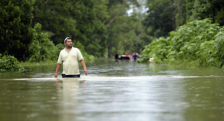 Малайзию затопило из-за проливных дождей