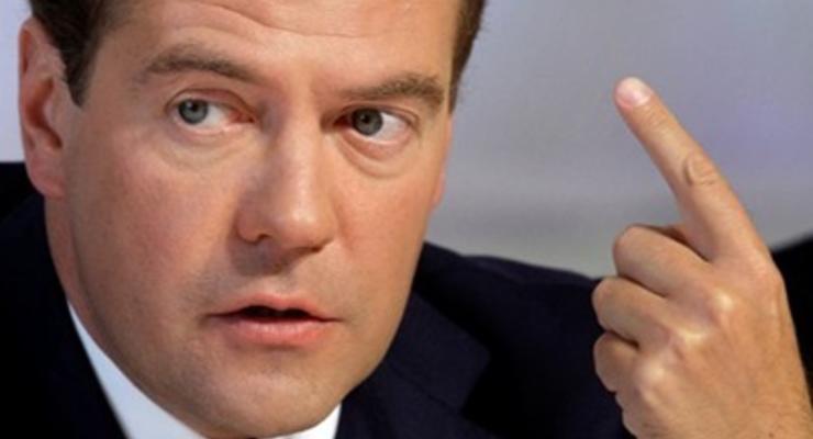 Медведев пообещал украинцам въезд в Россию по загранпаспортам
