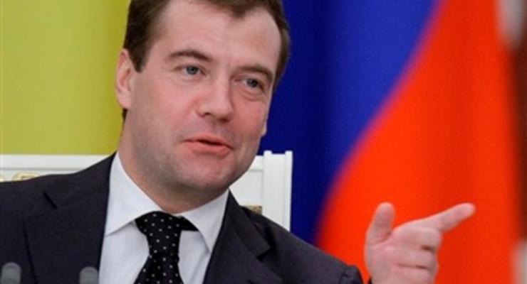 Медведев: Политзаключенных нет, национализм - это плохо