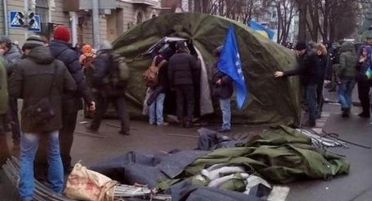 Палатки будут стоять, пока глава МВД не покинет свой пост - УДАР