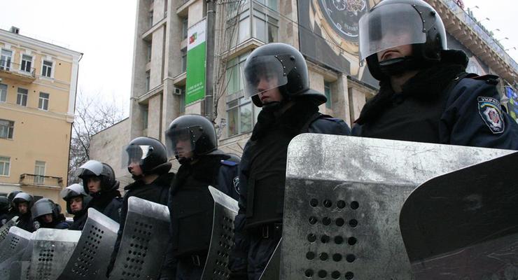 Евромайдан оцеплен силовиками (ФОТО)