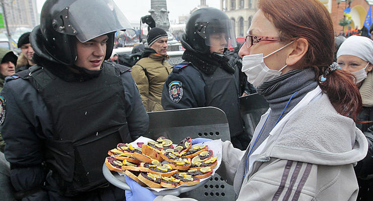 День в фото: Киев в осаде и снегу