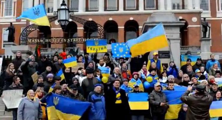 Около 100 украинцев пришли на Евромайдан в Бостоне