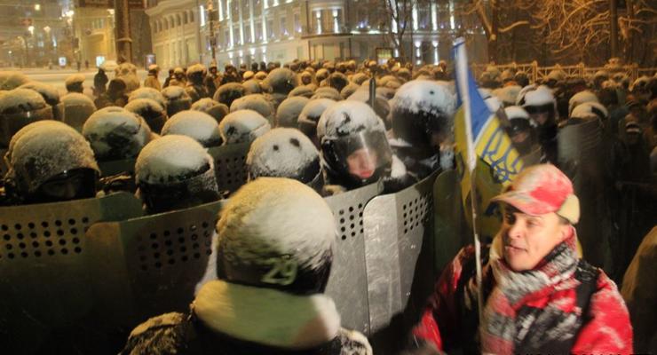 Борьба за Кабмин: на Грушевского разбирают баррикады (ФОТО)
